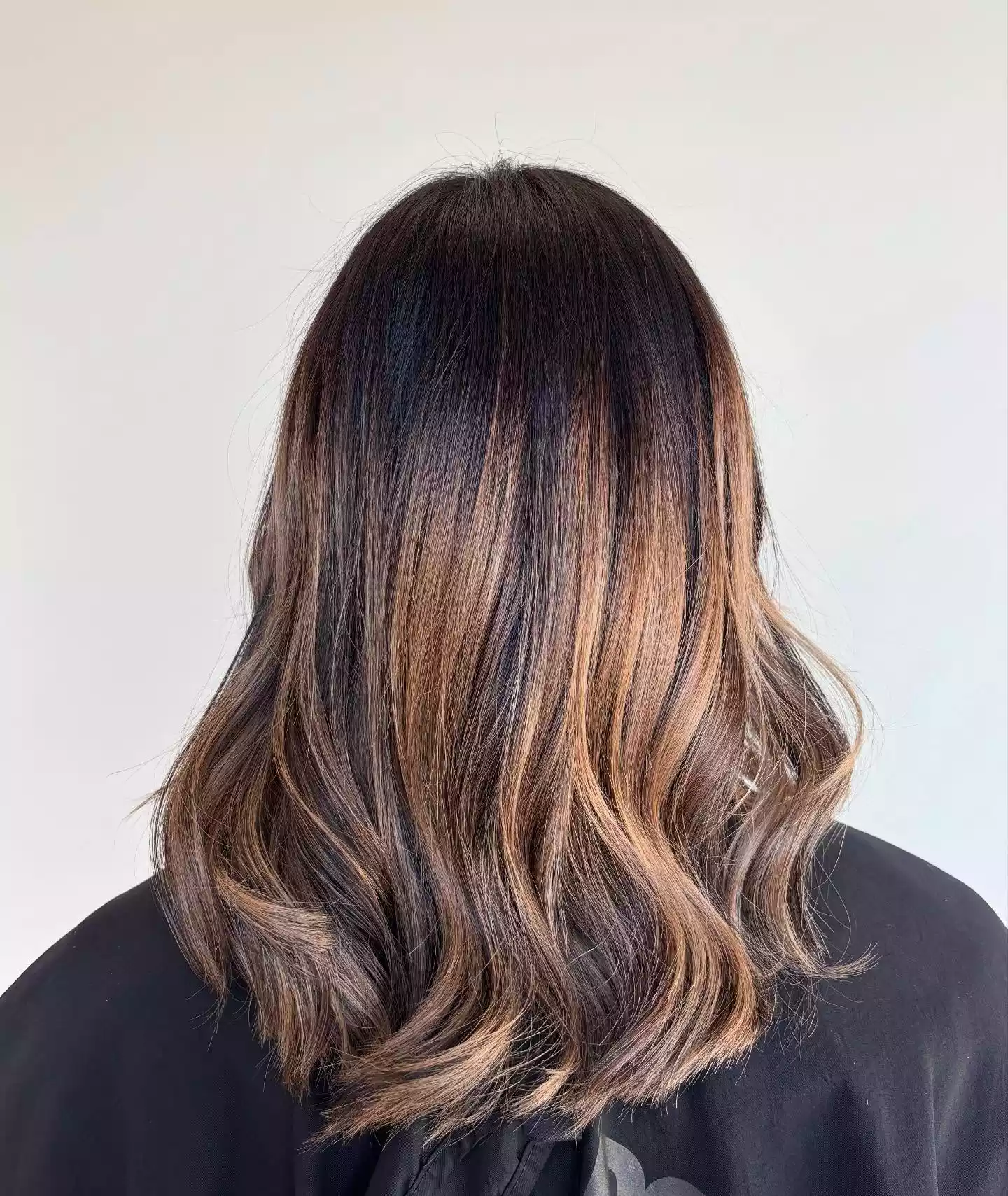 Dimensional dark-to-light curls